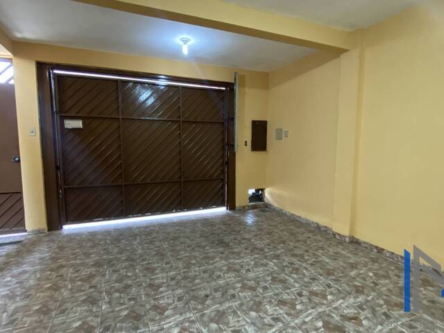 Casa para Venda em Carapicuíba - 2