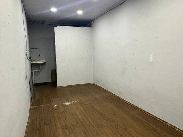 Salão Comercial para Locação em Carapicuíba - 4